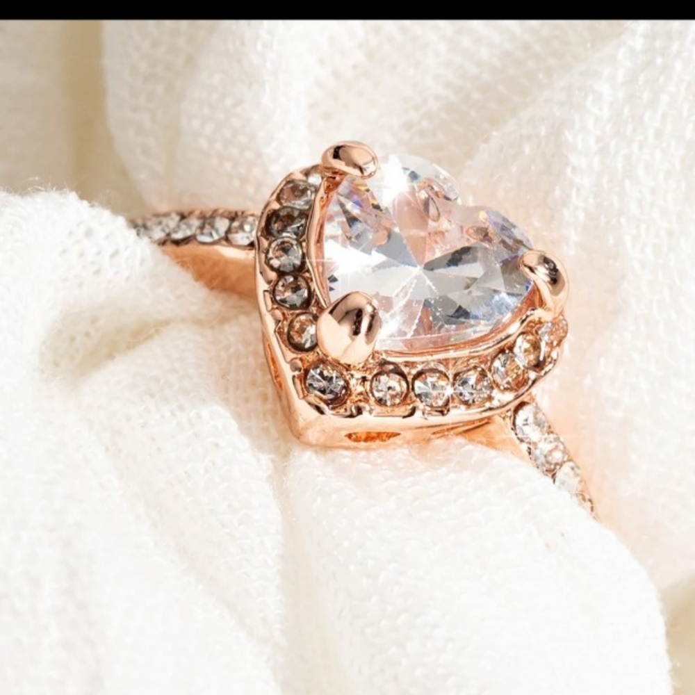 New rose gold Crystal heart shaped zircon ring - Picture 3 of 3